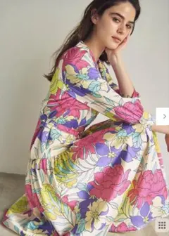 専用 新品未使用タグ付き HOUSE OF LOTUS オーロラプリントスカート