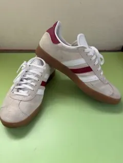 adidas Gazelle ベージュ/ホワイト/レッド スニーカー