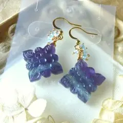 14kgf/フローライト×マザーオブパール カービングとアクアマリンのピアス