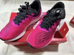 New Balance Dynasoft ランニングシューズ ピンク/ブラック