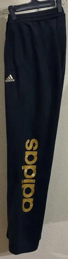 adidas ブラックジャージパンツ ゴールドロゴ