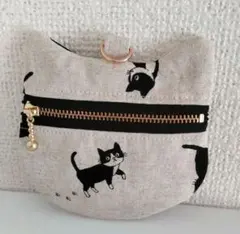 【13】ハンドメイド　猫型ポーチ　ハチワレ　生成り