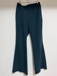 GU ダークグリーン フレアパンツ