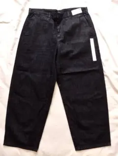 新品タグ付き　Uniqlo ユニクロ　ワイドテーパード ブラックジーンズ　XL