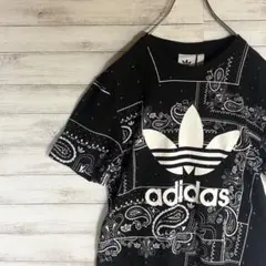 adidas ペイズリー柄 Tシャツ　総柄　トレフォイルロゴ　高級感　バンダナ柄