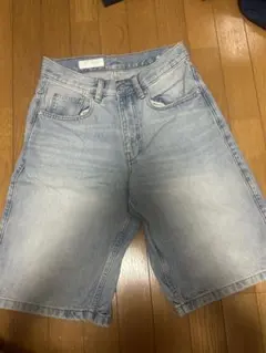 ライトブルーデニムショートパンツ　ZARA