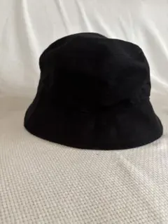 黒のUNIQLOハット