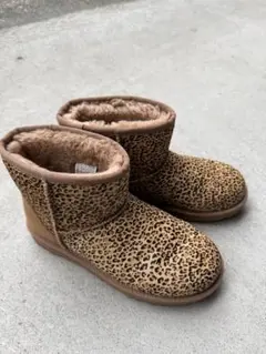 新品未使用☆UGG キッズ　ヒョウ柄ブーツ リボン付き 楽天市場】ugg ヒョウ柄（靴）の通販