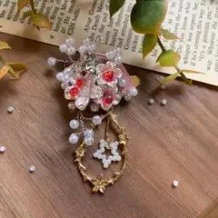 ワイヤーブローチ❣️ アンティークフラワーと星のパール　ハンドメイド