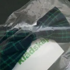 klädskaap 緑と黒のチェックリボン