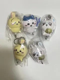 ちいかわ　つまんでつなげてますこっと