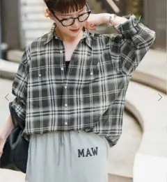 【美品】spick&span コットンボイルチェックルーズシャツのサムネイル