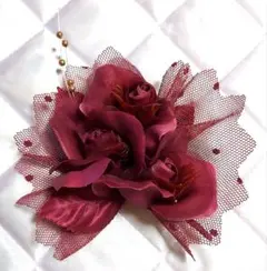 紫の薔薇のコサージュ