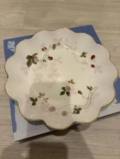 WEDGWOOD ワイルド ストロベリー ペタルトレイ　 新品未使用のサムネイル