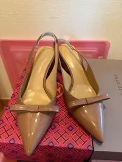 CHARLES & KEITH スリングバックパンプス ベージュのサムネイル
