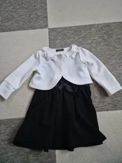 ホワイトジャケットとブラックドレスセット