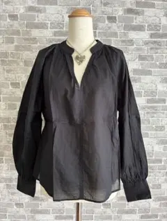 新品、未使用　H&M 長袖　被りブラウス　黒色　綿ローン　軽量