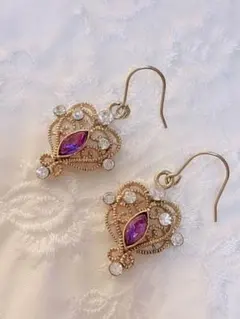 ヴィンテージ　アンティーク　エレガントな金色のピアス 紫色ストーン付き