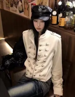 ホワイトボタン付きジャケットy2k