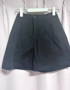 黒 プリーツ ショートパンツ