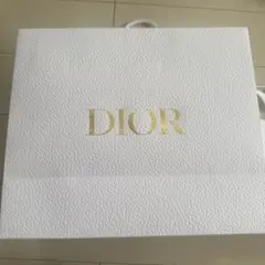 DIOR ホワイトギフトボックス リボン付き