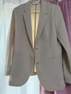 UNIQLO テーラードジャケット ベージュのサムネイル