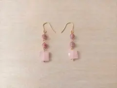 【新品未使用】ピアス✽イヤリング変更可♡揺れる天然石ピアス♡ローズクォーツ