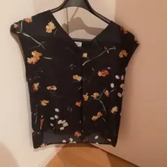 URBAN RESEARCH DOORS 花柄ノースリーブ