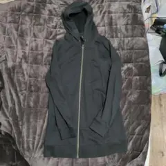 理*ん様 ブラック フルジップ フード付きパーカー　UNIQLO