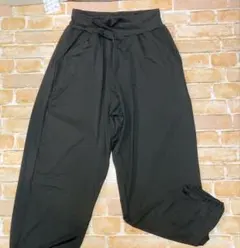 XL スポーツウェア 黒 しっとり肌触り ストレッチ性抜群 ウエストゴム 美脚