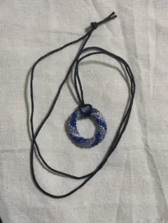 青とクリアビーズのネックレス