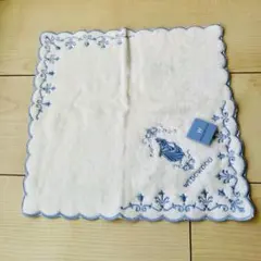 WEDGWOOD 刺繍ハンカチ ホワイト/ブルー タオル　約27.5×27.5