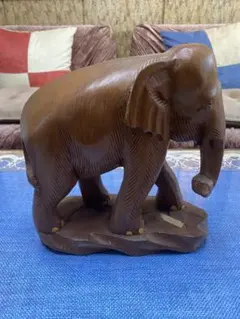 木彫りの像の置物