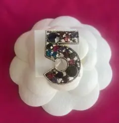 フランスブランドをモデルにしたＮＯ.5のお洒落なブローチ　フランスパリ製　新品