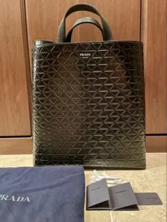 【PRADA】エンボス ロゴ トライアングルレザー トートバッグ プラダ 新品