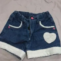 デニムハート型パッチ付きショートパンツ