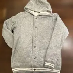 GU グレー M ボタン式フード付きパーカー　裏ボア