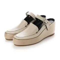 グレー ストラップ付き ローファーサンダル