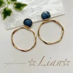 ピアス イヤリング✩︎⡱ラメ入りブルー✖︎ゴールドツイストフープ