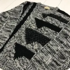 80'sビンテージ古着！モノトーンカラーのデザインニット