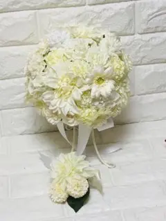ホワイトラウンドブーケとブートニアセット