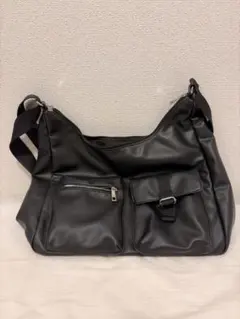 レザーショルダーバッグ (合皮) ブラック
