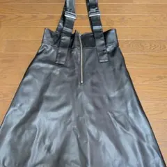 ブラックレザー風タイトスカート