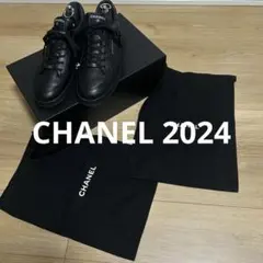 美品！CHANEL 2024年購入 スニーカー 靴 黒金 ゴールドのサムネイル