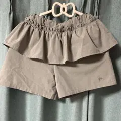 べべ　BeBeフリル付きベージュショートパンツ