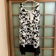 ホワイト花柄　ノースリーブ　ワンピース Sサイズ