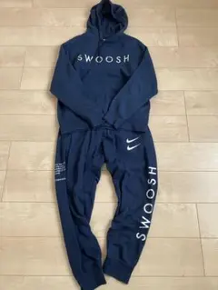 ナイキ（NIKE）スウッシュ　スウェット　パーカー　セットアップ（ネイビー）