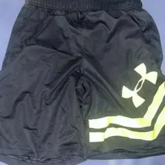 アンダーアンマーブラック半ズボン　スポーツ　Lサイズ