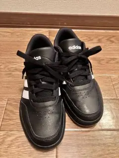 adidas 黒白 スニーカー