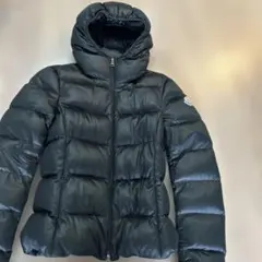 Moncler ブラック ダウンジャケット